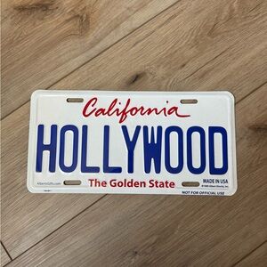 Hollywood liscense plate for room decor
